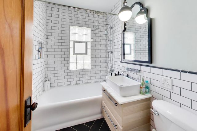 274 N Oak Street, Elmhurst, IL 60126