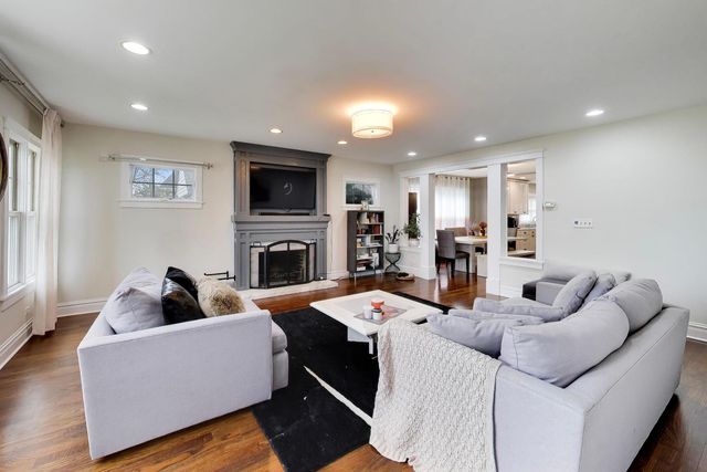 274 N Oak Street, Elmhurst, IL 60126