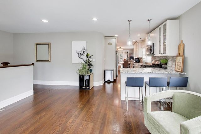 274 N Oak Street, Elmhurst, IL 60126