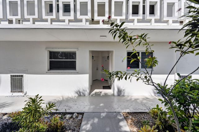 91 Willow Road 104, Tequesta, FL 33469