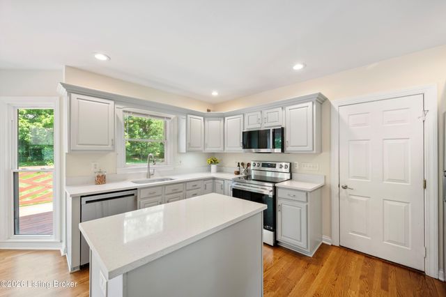 4503 Wolfspring Dr, Louisville, KY 40241