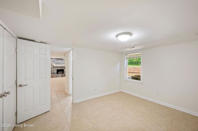 4503 Wolfspring Dr, Louisville, KY 40241