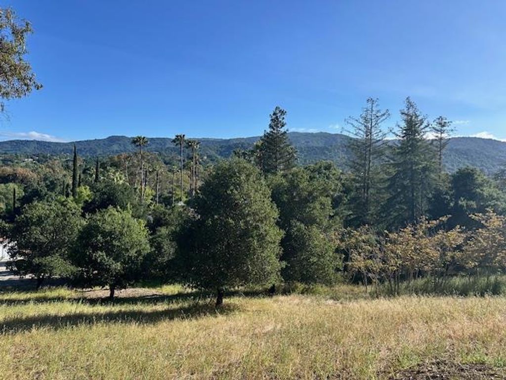 Image 5 of property listing at 25391 OKEEFE LANE,, Los Altos Hills, CA 94022