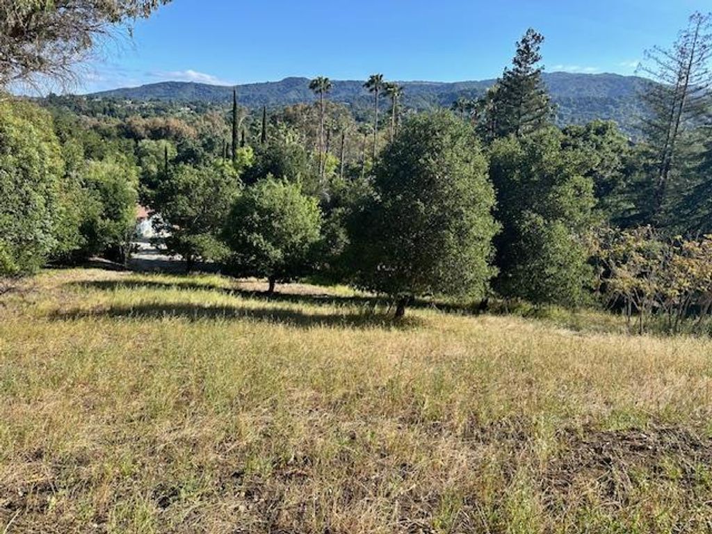 Image 7 of property listing at 25391 OKEEFE LANE,, Los Altos Hills, CA 94022