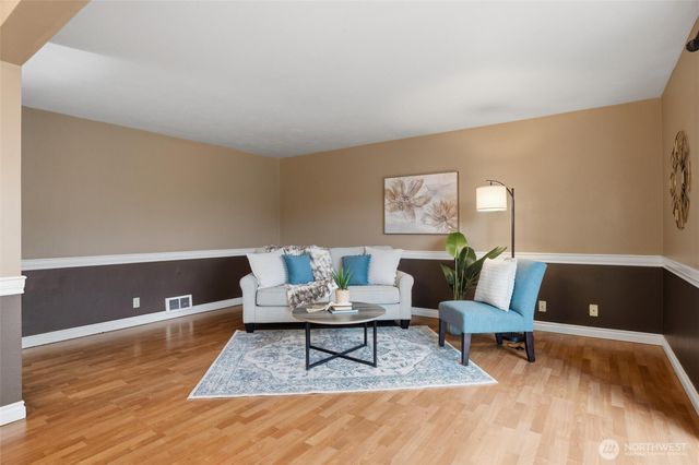 19855 Stavanger Loop NE, Poulsbo, WA 98370