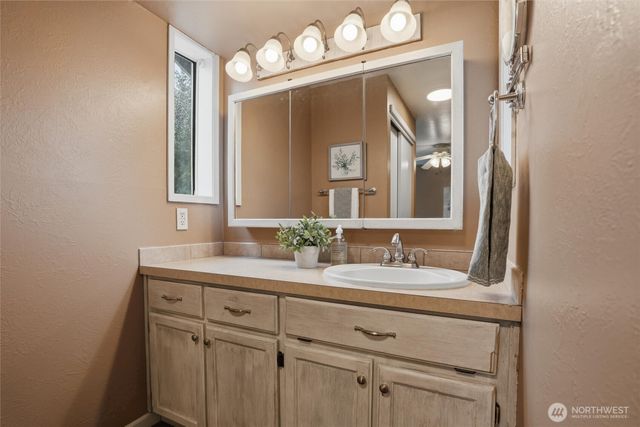 19855 Stavanger Loop NE, Poulsbo, WA 98370