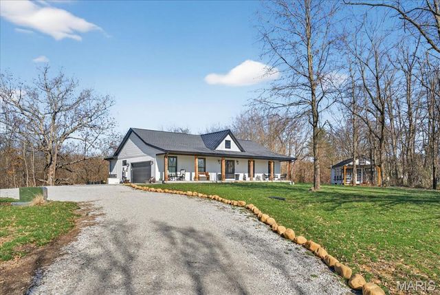 8104 Brickyard Hill Road, Worden, IL 62097