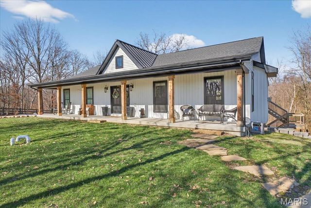 8104 Brickyard Hill Road, Worden, IL 62097