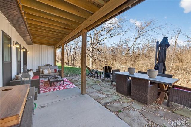 8104 Brickyard Hill Road, Worden, IL 62097