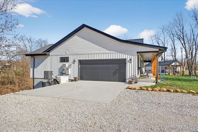 8104 Brickyard Hill Road, Worden, IL 62097