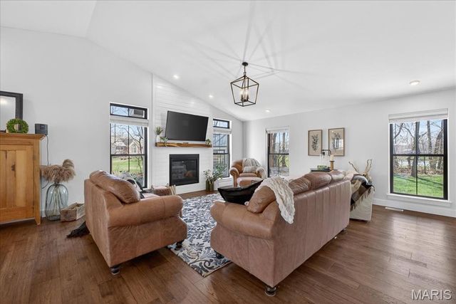 8104 Brickyard Hill Road, Worden, IL 62097