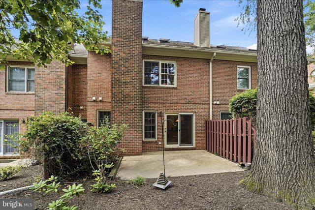 302 BRIGHTON CIR, Devon, PA 19333