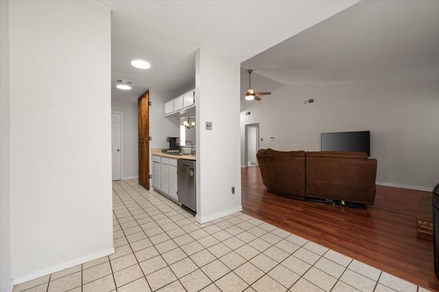 4212 Glen Pines Drive, Arlington, TX 76016