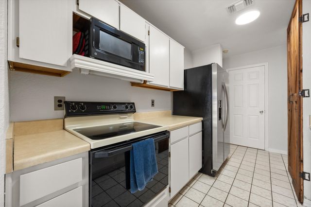 4212 Glen Pines Drive, Arlington, TX 76016