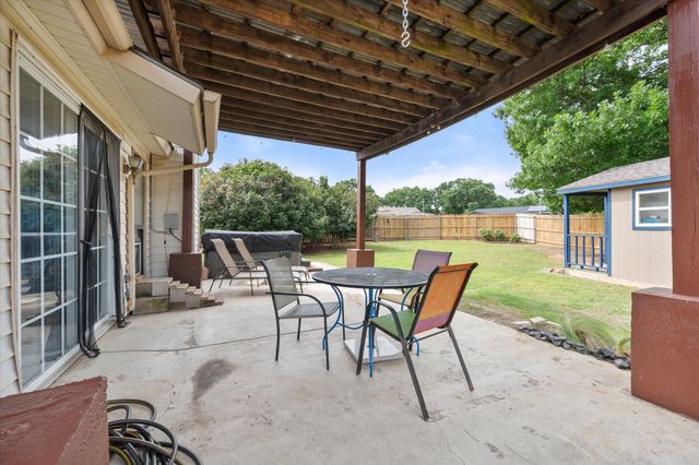 4212 Glen Pines Drive, Arlington, TX 76016