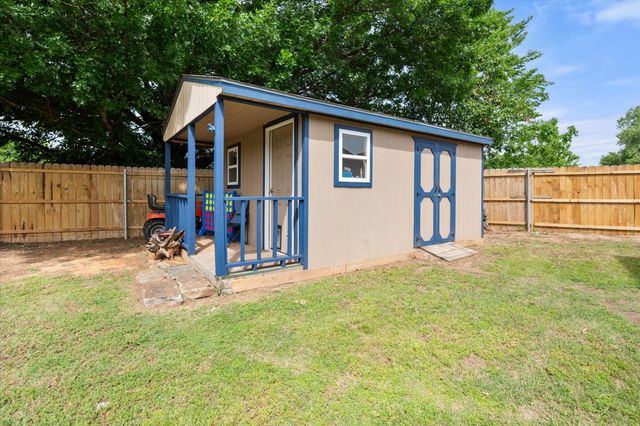 4212 Glen Pines Drive, Arlington, TX 76016