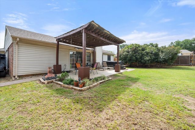 4212 Glen Pines Drive, Arlington, TX 76016