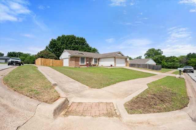 4212 Glen Pines Drive, Arlington, TX 76016