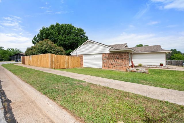 4212 Glen Pines Drive, Arlington, TX 76016