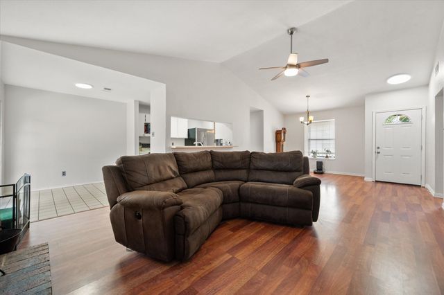 4212 Glen Pines Drive, Arlington, TX 76016