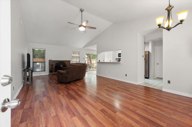 4212 Glen Pines Drive, Arlington, TX 76016