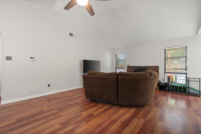 4212 Glen Pines Drive, Arlington, TX 76016