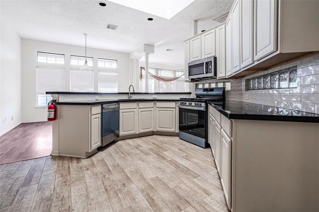 3133 Moonlit Lake Circle, League City, TX 77573