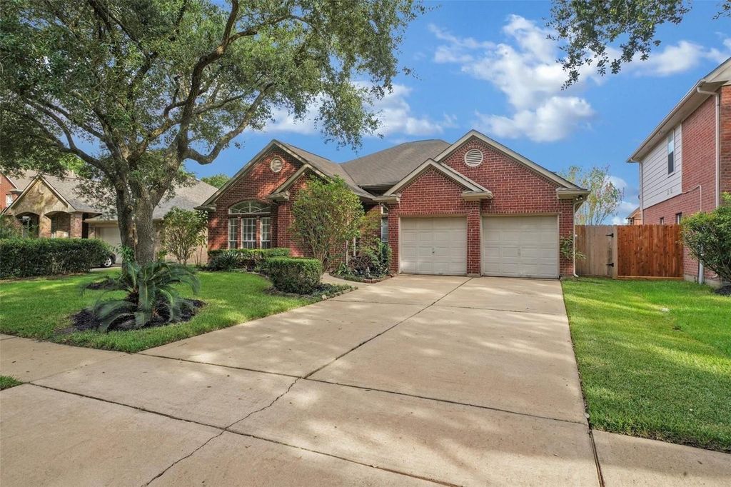 3133 Moonlit Lake Circle, League City, TX 77573