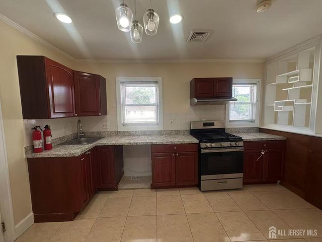 122 South Lincoln Avenue, Middlesex, NJ 08846