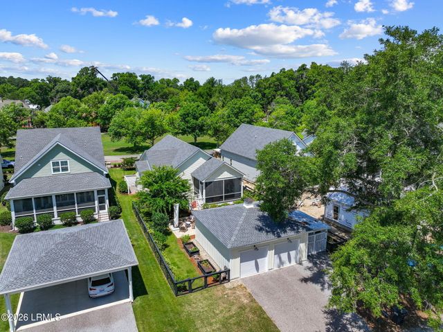 216 Coosaw Point Blvd, Beaufort, SC 29907