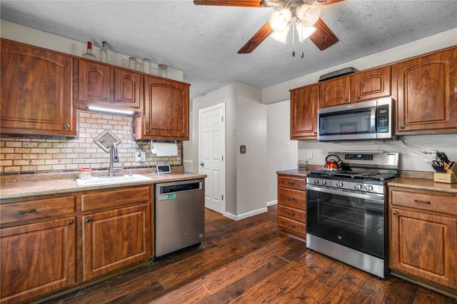 515 Cresthaven Dr, Plum Boro, PA 15239