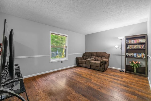 515 Cresthaven Dr, Plum Boro, PA 15239