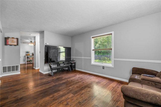 515 Cresthaven Dr, Plum Boro, PA 15239