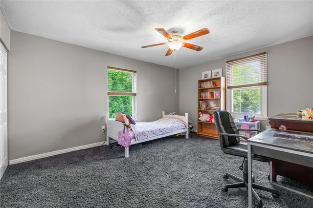515 Cresthaven Dr, Plum Boro, PA 15239