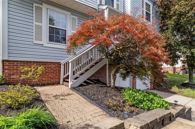 515 Cresthaven Dr, Plum Boro, PA 15239