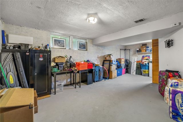515 Cresthaven Dr, Plum Boro, PA 15239