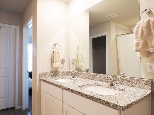 2419 Divot Lane Lane, Navasota, TX 77868