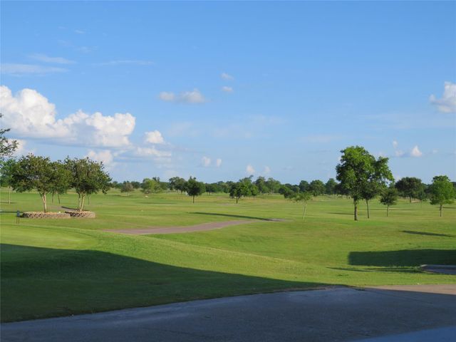2419 Divot Lane Lane, Navasota, TX 77868