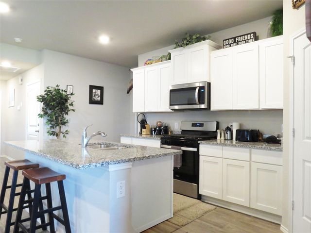 2419 Divot Lane Lane, Navasota, TX 77868