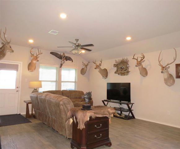 2419 Divot Lane Lane, Navasota, TX 77868
