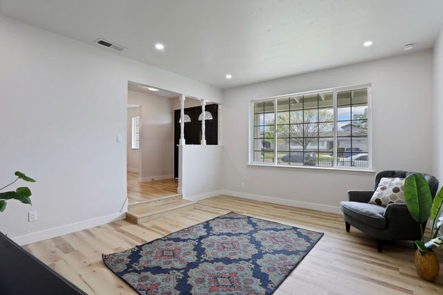 8734 Hermosa Ct, Stockton, CA 95210