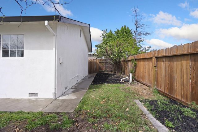 8734 Hermosa Ct, Stockton, CA 95210