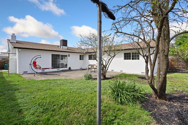 8734 Hermosa Ct, Stockton, CA 95210