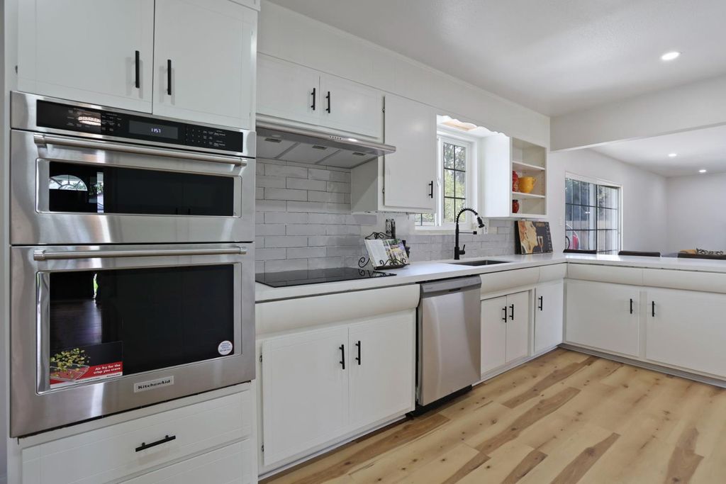 8734 Hermosa Ct, Stockton, CA 95210