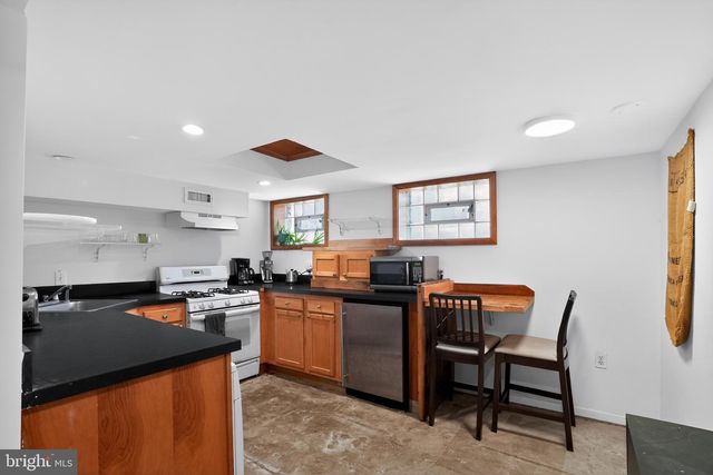 427 QUEEN ST, Philadelphia, PA 19147