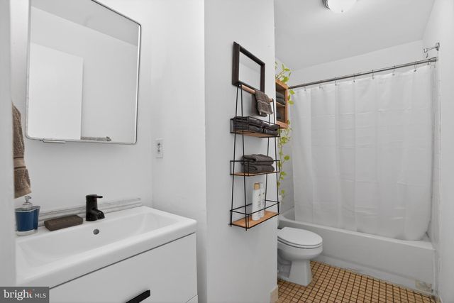 427 QUEEN ST, Philadelphia, PA 19147
