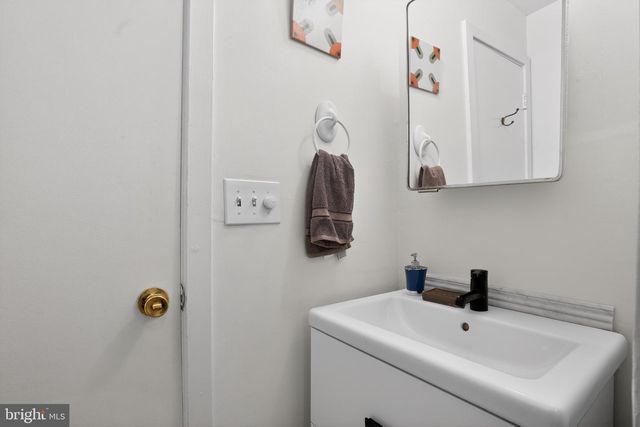 427 QUEEN ST, Philadelphia, PA 19147