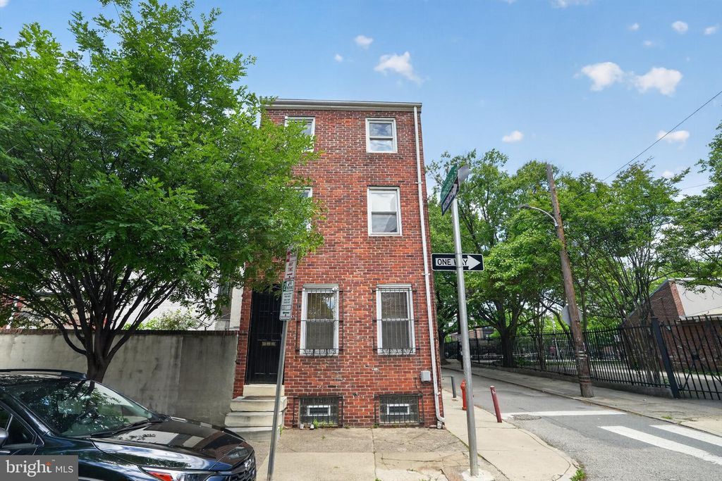 427 QUEEN ST, Philadelphia, PA 19147