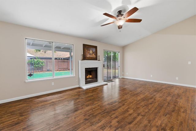 1521 January Dr, Modesto, CA 95358