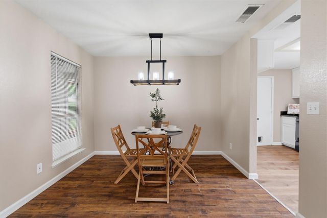 1521 January Dr, Modesto, CA 95358